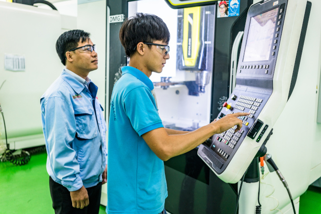 LẬP TRÌNH, MÔ PHỎNG VÀ VẬN HÀNH MÁY PHAY CNC